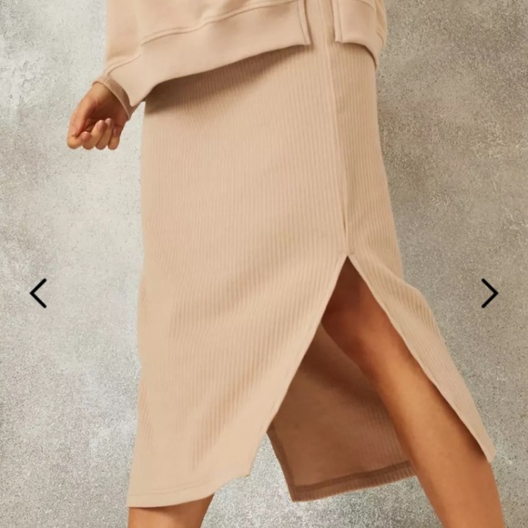 Misguided maternity skirt - Picture 2 of 6